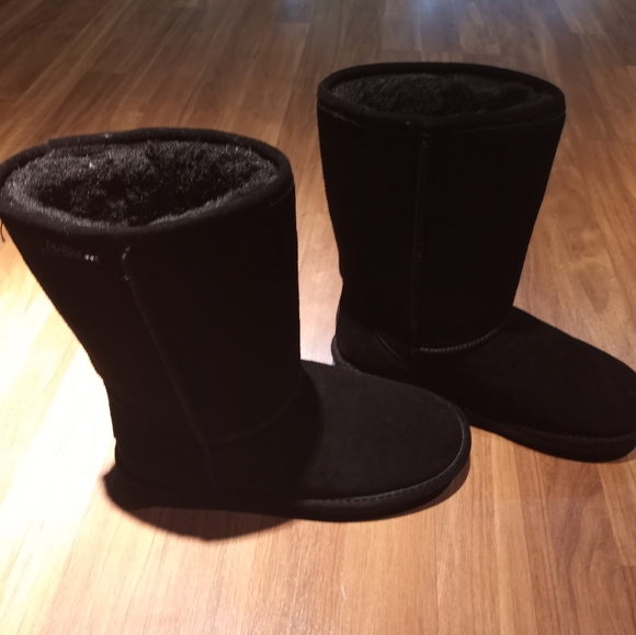 Bearpaw size 9 boots - Picture 2 of 5